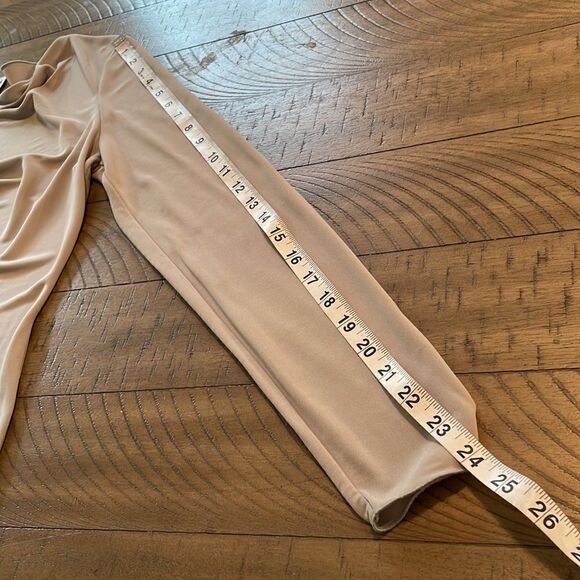 Chic made in Italy 🇮🇹 Cowl neck ARMANI COLLEZIONI Blouse moves 💃 with you! 🧑🎨 👀 - Picture 8 of 16